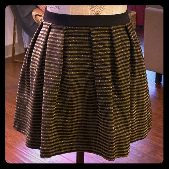 French Connection Dresses & Skirts - FRENCH CONNECTION skirt black & gold Size 2